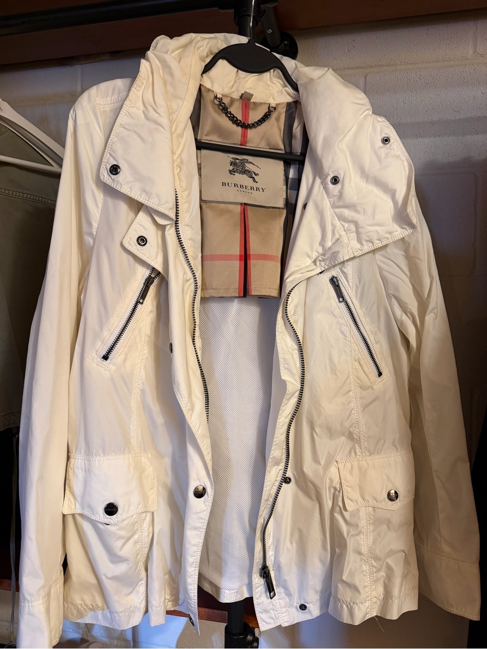 Burberry White Hooded Trench Jacket with Signature Check Lining